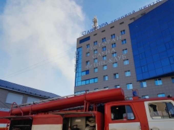 В Челябинске горел бизнес-центр «Аврора»