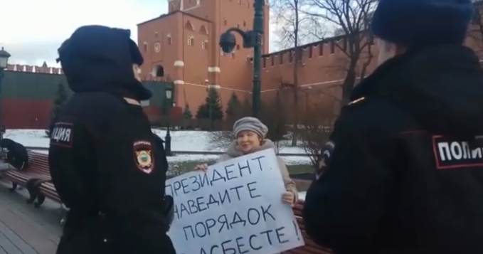 Пикет у стен Кремля