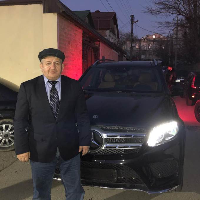 Отец Хабиба Нурмагомедова получил Mercedes от Рамзана Кадырова