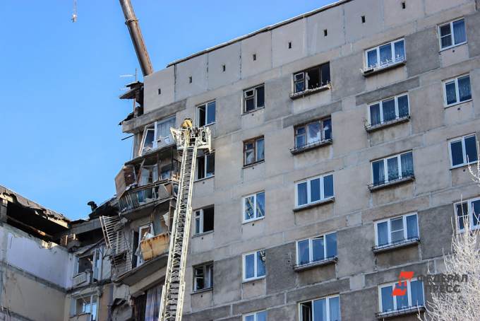 Пожертвования россиян раздали жителям рухнувшего в магнитогорской многоэтажке подъезда