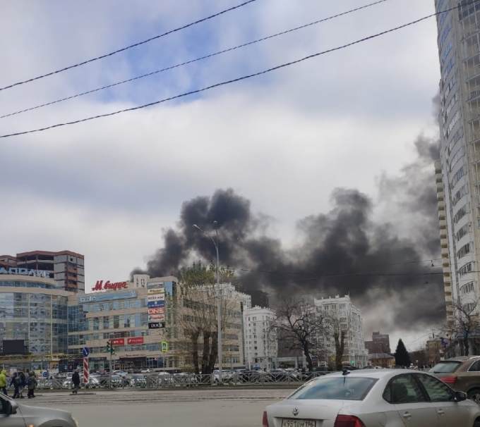 В Екатеринбурге горит ЖК "Федерация"