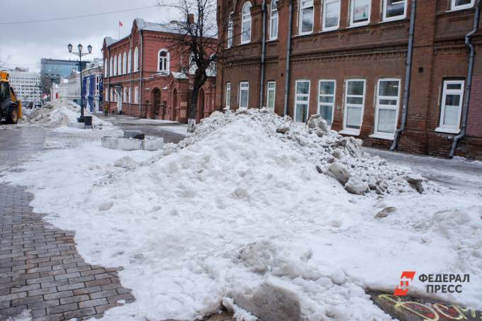 Жители Тюмени пожаловались на плохую уборку снега