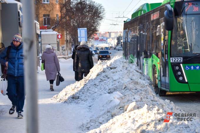 Евгений Куйвашев поручил главам городов срочно убрать снег с улиц