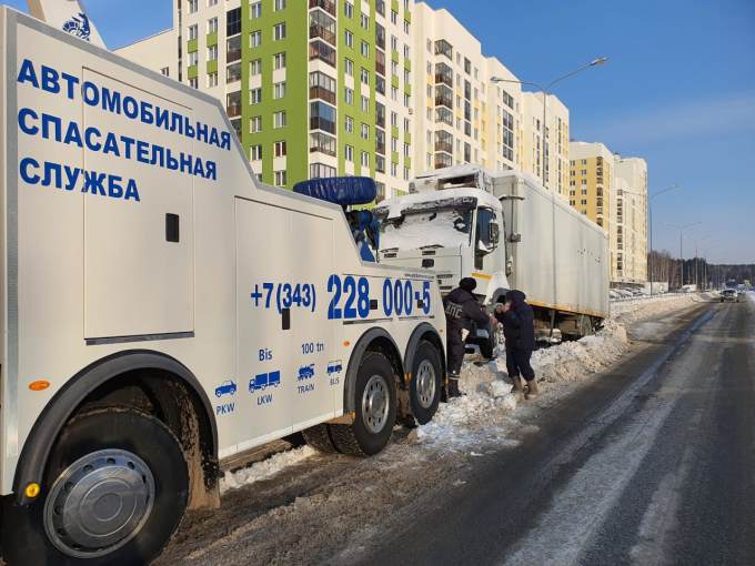 В Екатеринбурге во время уборки снега будут массово эвакуировать автомобили