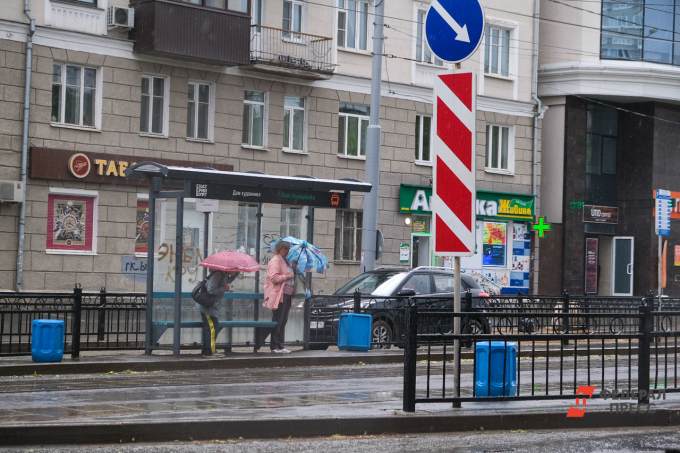 Екатеринбургские власти не намерены переносить трамвайные остановки с проезжих частей