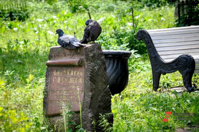 Кладбище в парке Зеленая роща в Екатеринбурге признали памятником