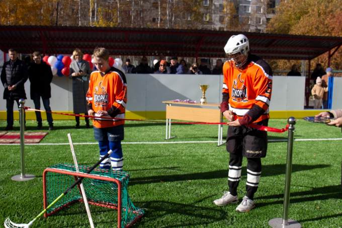 ​Екатеринбургские депутаты открыли новые спортплощадки сразу в двух районах города