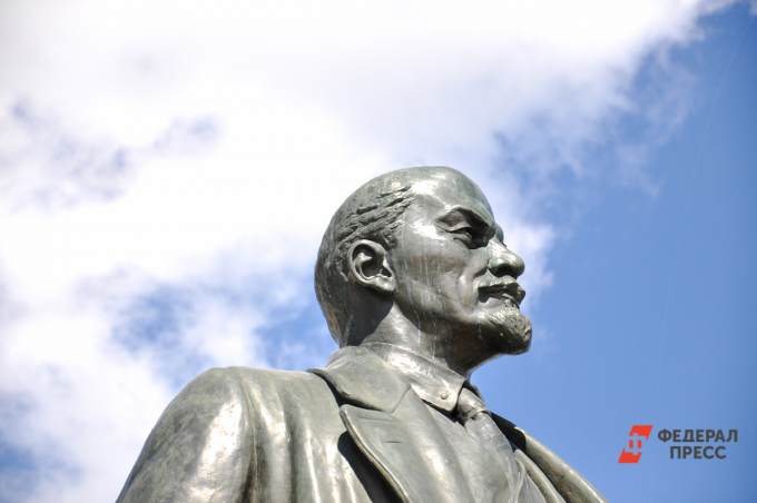 ​В Миассе облили краской памятник Ленину