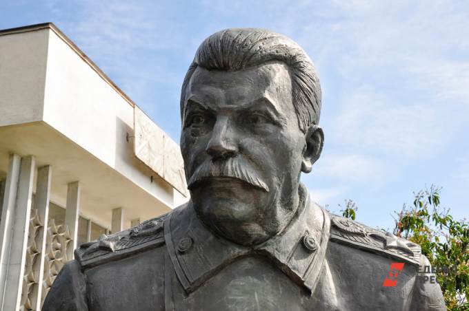 памятник Сталину
