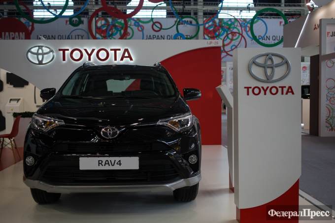 В Нефтеюганске для чиновников покупают новые кроссоверы Toyota RAV4