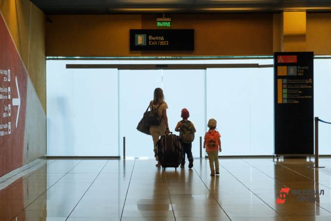 UTair оштрафовали за непредоставление услуг пассажирке с двумя маленькими детьми