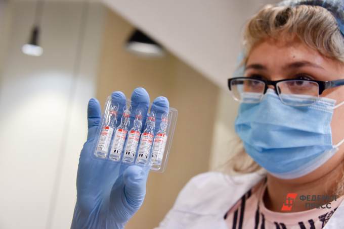 На Ямале с 24 января начнут прививать от коронавируса подростков