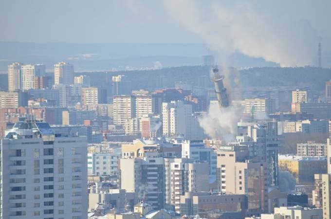 Видео со взрывом телебашни в Екатеринбурге заполонили Сеть