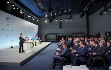 Дмитрий Медведев на встрече с губернаторами