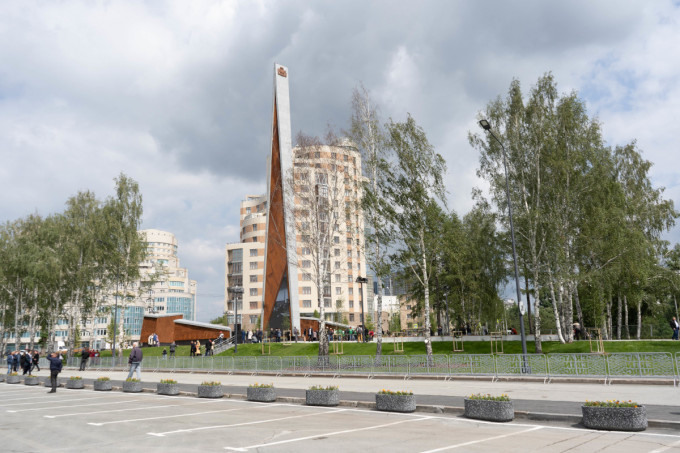 В Екатеринбурге официально открыли стелу «Город трудовой доблести» - УралПолит.Ru