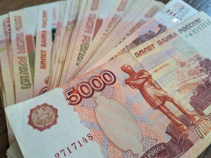 Средняя зарплата в Свердловской области достигла 94 тысяч