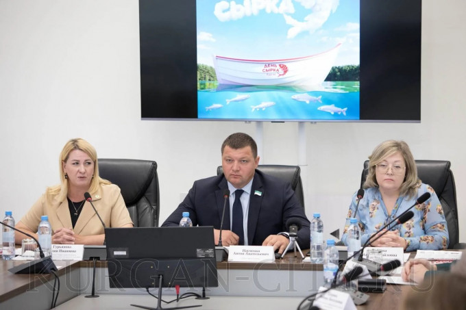 Мэр Кургана Антон Науменко на «День сырка» проставится ухой