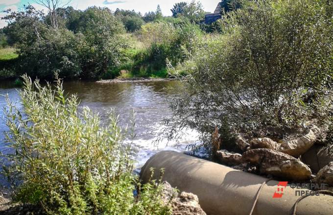 В Челябинске крупное предприятие регулярно загрязняло реку