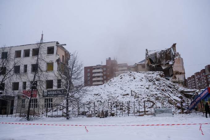 В Екатеринбурге при сносе ПРОМЭКТа обрушилась стена