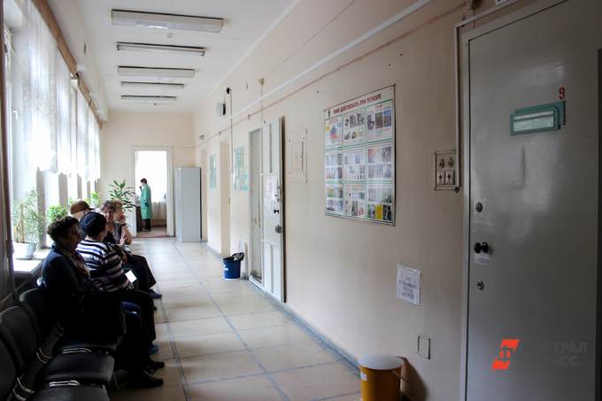 В Свердловской области скончались 16 человек с коронавирусом. Еще 389 заразились