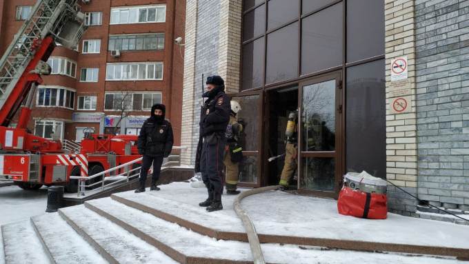 При пожаре в офисном здании в центре Екатеринбурга пострадали три человека
