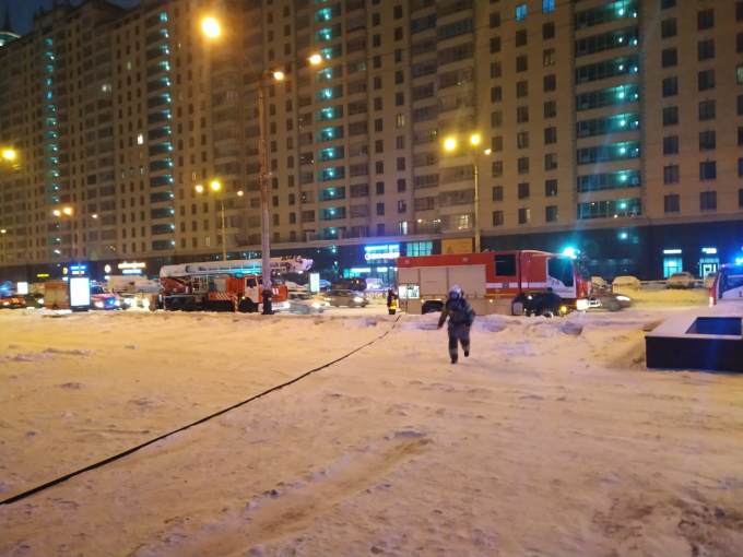 В Екатеринбурге загорелось офисное здание на улице Белинского