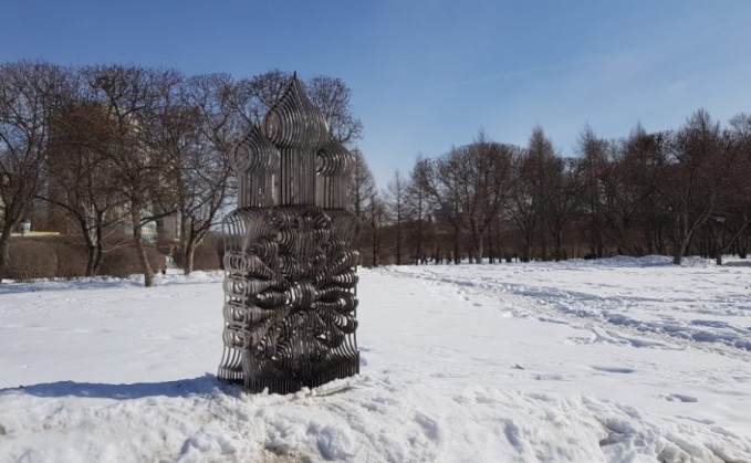 В Екатеринбурге установили скульптуру в форме храма