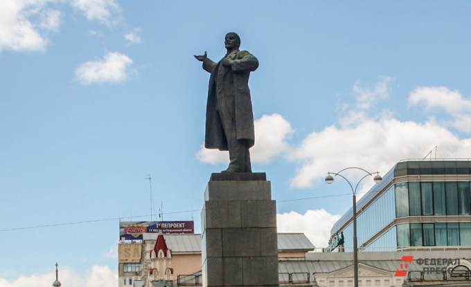 В Екатеринбурге отреставрируют памятник Ленину