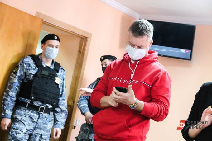 Суд оставил в силе штрафы Евгению Ройзману за участие в акциях в поддержку Навального