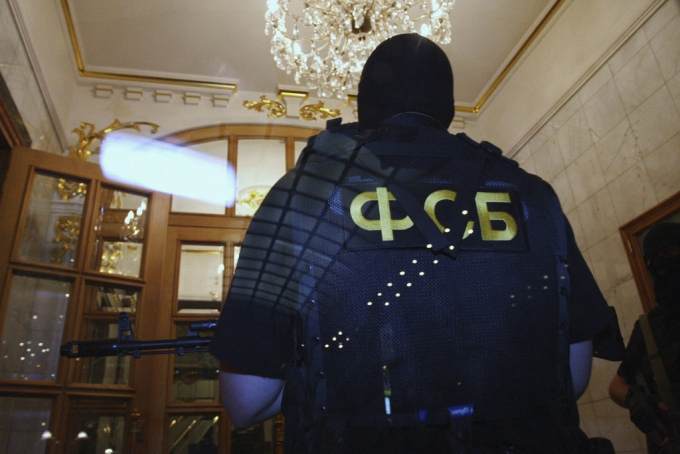 В офисы нескольких екатеринбургских УК нагрянули силовики. Дело касается «прослушки» депутатов