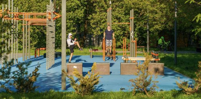 ​В московских парках награждают за книги и тренировки