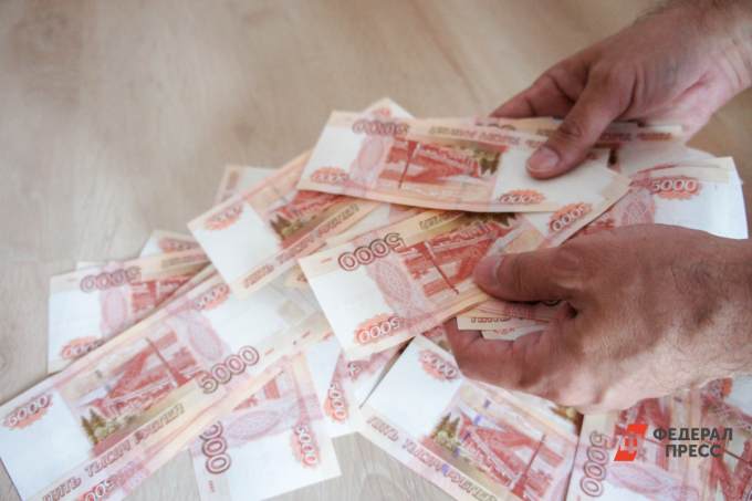 У чиновника из Югры следователи нашли чемодан валюты