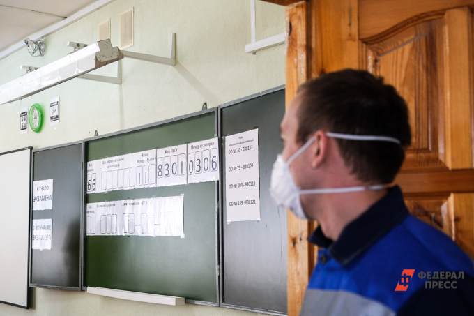 ​Губернатор Югры предложила заменить учителям маски на защитные экраны
