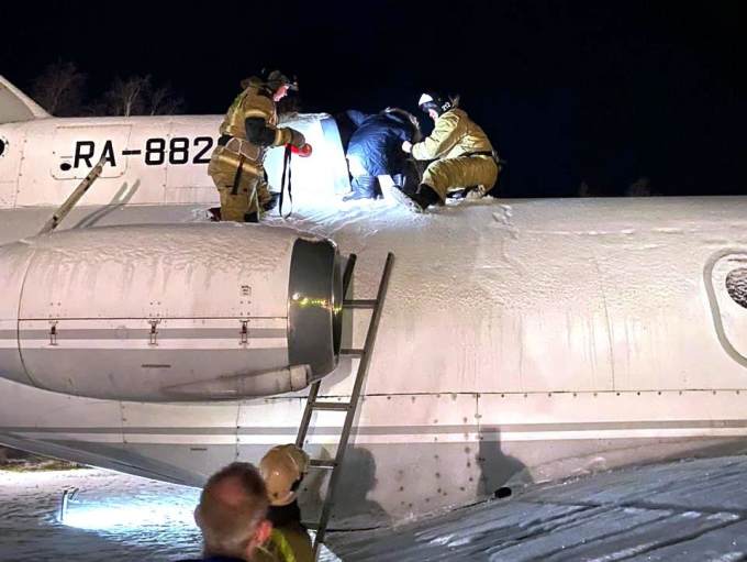 ​В Югре спасатели вытащили ребенка из турбины самолета