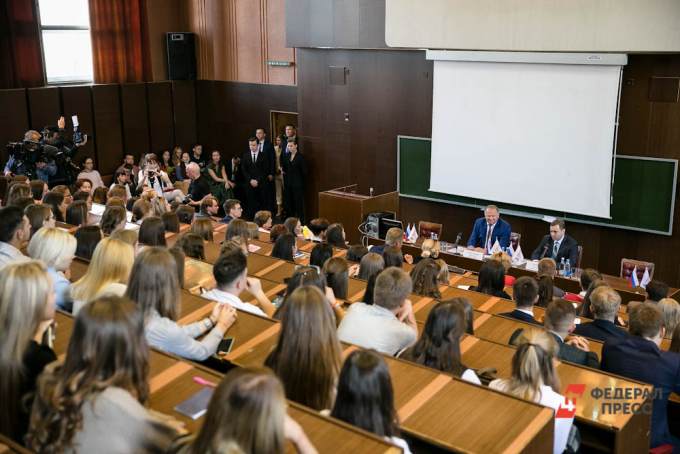 Глава Ямала пообещал трудоустроить студентов, которые захотят вернуться в регион после окончания вузов