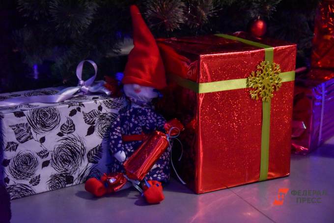 В Югре чиновники закупают сувенирную продукцию и новогодние подарки на миллионы рублей
