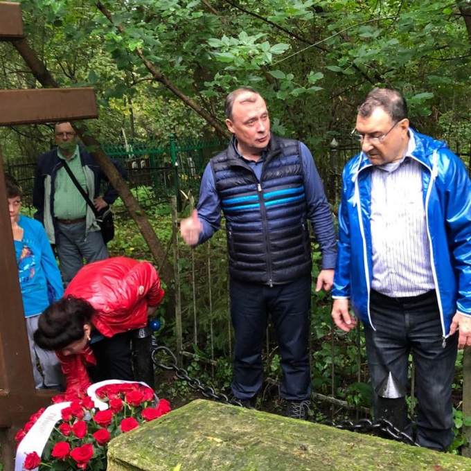 Орлов посетил могилу основателя Екатеринбурга Василия Татищева