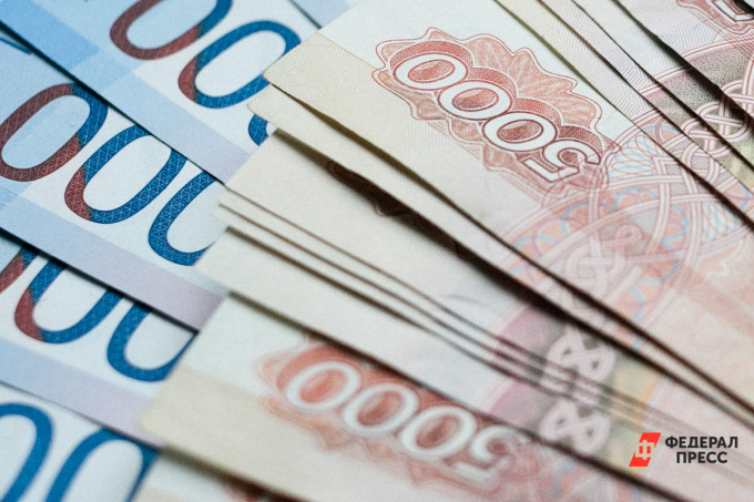 В Тюменской области средняя зарплата научных сотрудников составила почти 100 тысяч рублей