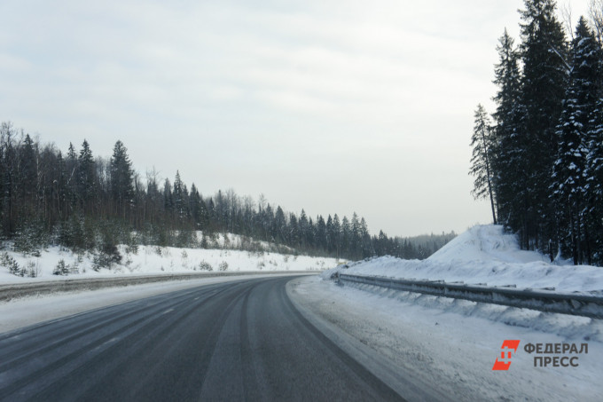 На дорогах Югры ввели скоростные ограничения из-за снегопада