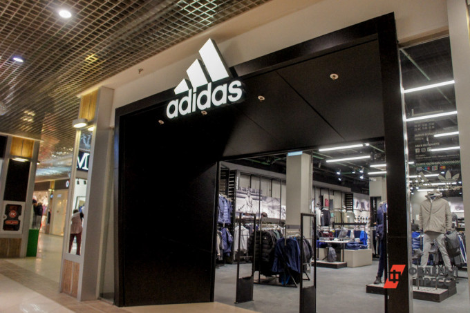 В Екатеринбурге откроют магазины с продукцией Adidas и Nike