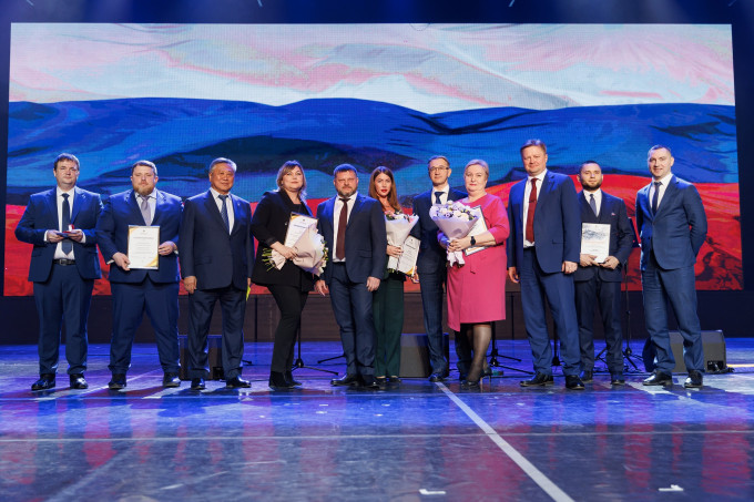 Глава федерации каратэ РФ Сергей Цой наградил сотрудников тюменских предприятий «Роснефти»
