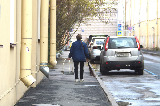 «Это проявление неуважения к памяти павших»: мэр Пыть-Яха Елишев отчитал горожан за шелуху от семечек на мемориале