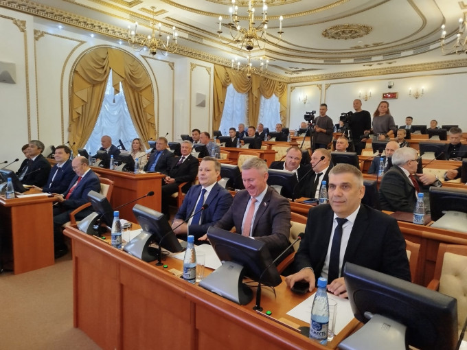 Зауральский парламент определился со спикером и сенатором 