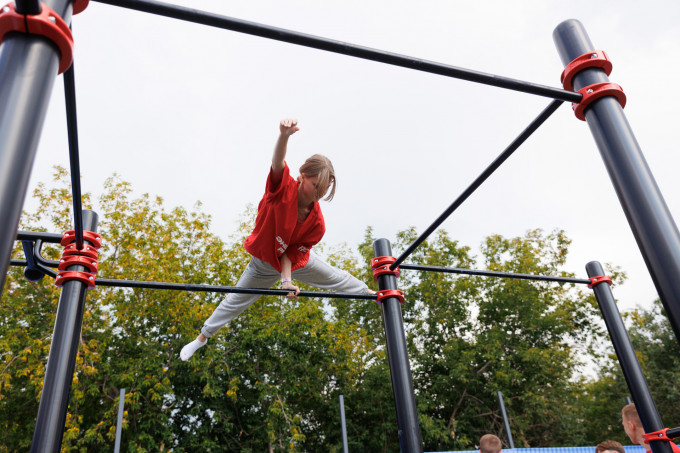 В Тюмени на набережной Туры открыли новую спортплощадку