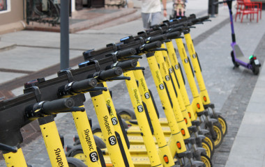 Большинство россиян поддержали новые ограничения для пользователей электросамокатов