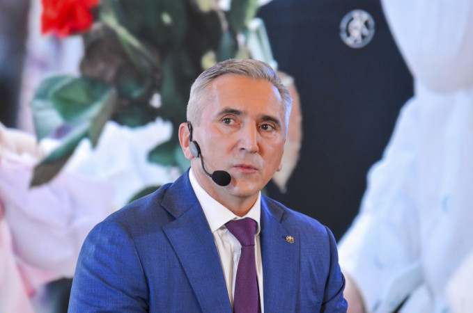 Губернатор Моор работает на Российской энергетической неделе в Москве