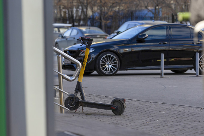 В Тюмени электросамокаты останутся на улицах почти до конца октября