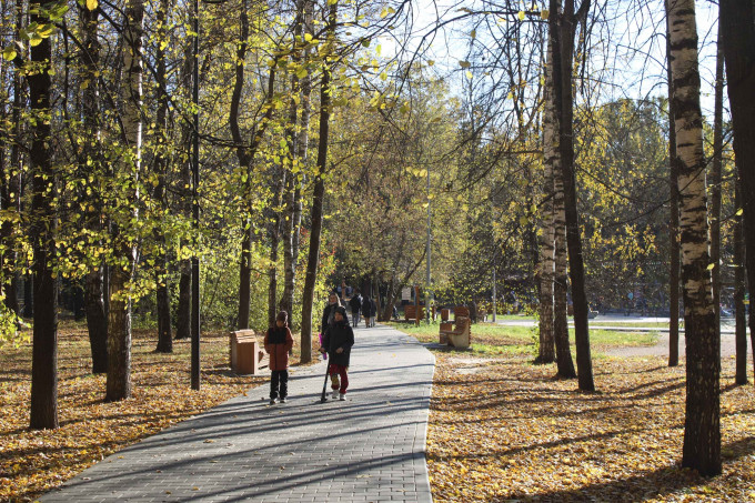«Не переживайте, все на месте»: мэрия Тюмени объяснила наличие ям в сквере в центре городе