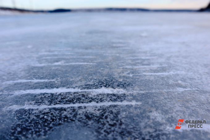 Тюменцам напомнили об опасности тонкого льда