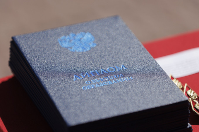 Диплом студента одного из тюменских вузов аннулировали из-за взятки преподавателю